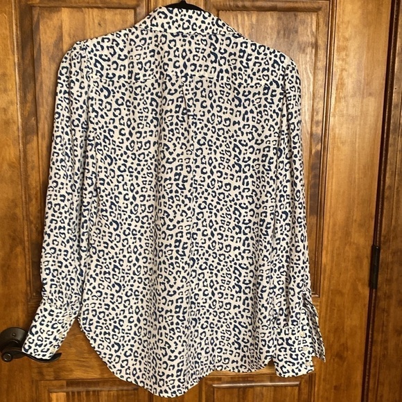 UNTUCKit Sylvia animal Print Button Down Long Sleeve Blouse in White/Blue - Picture 10 of 10